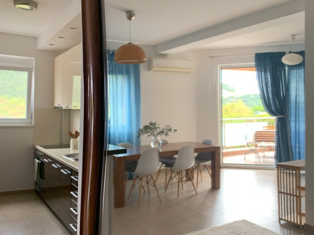 Spacious 3-bedroom apartment with sea view in Budva, Becici