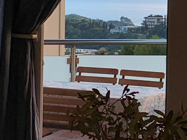 Spacious 3-bedroom apartment with sea view in Budva, Becici