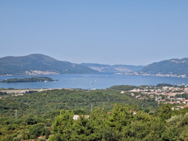 Apartments with sea views in a complex with a swimming pool
