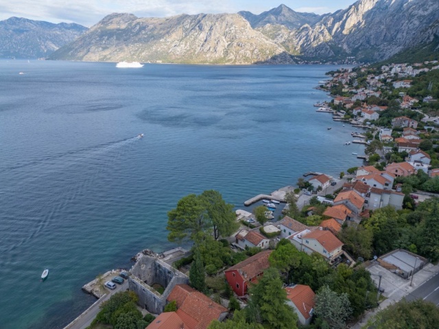 Очаровательный каменный дом • Доброта первая линия моря