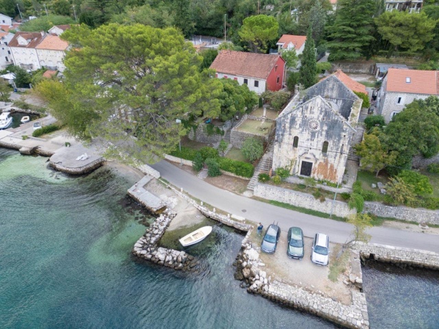 Очаровательный каменный дом • Доброта первая линия моря