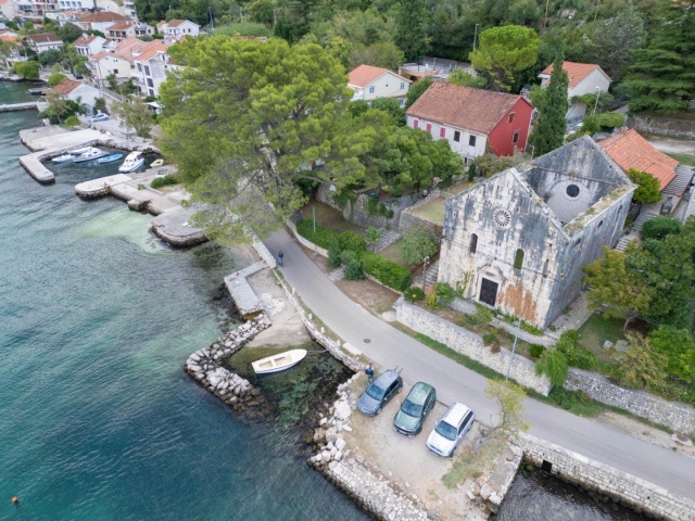 Очаровательный каменный дом • Доброта первая линия моря