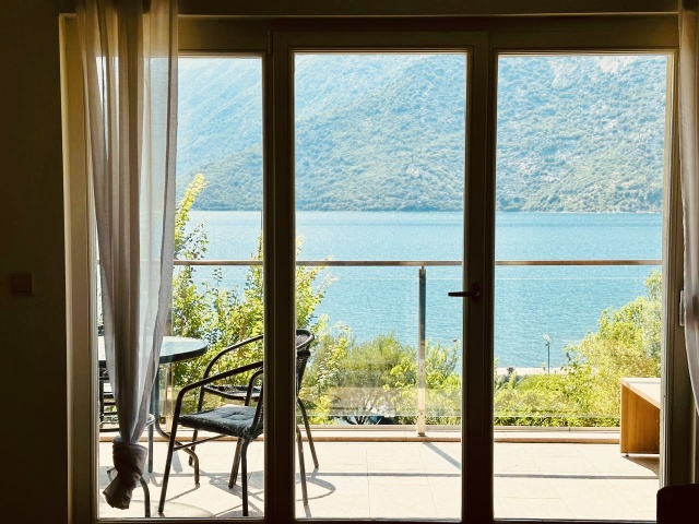 Zu verkaufen: Wohnung in Risan (Gemeinde Kotor, Montenegro).