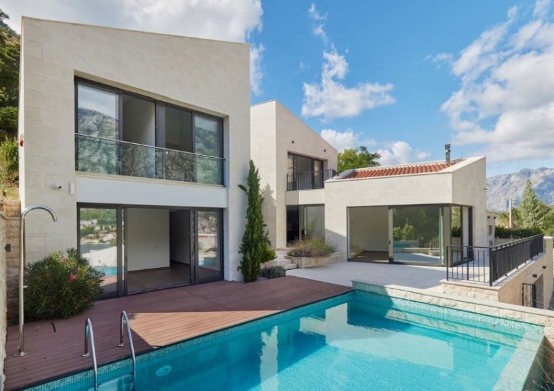 Продается Вилла Vela класса люкс с неповторимым видом на море .