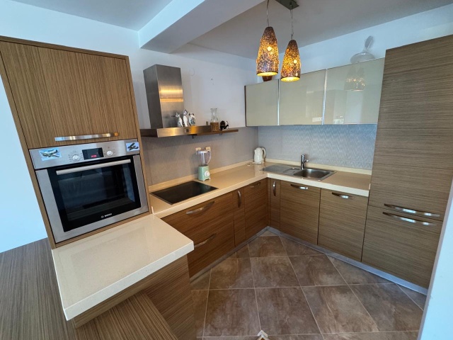 Eine luxuriöse Wohnung in ruhiger und malerischer Lage in Stoliv, Kotor, steht zum Verkauf.