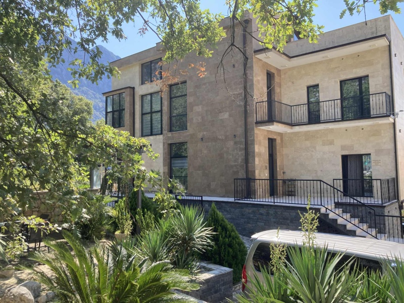 ПРОДАЕТСЯ ВИЛЛА   EDEN RESIDENCE С БОЛЬШИМ УЧАСТКОМ ЗЕМЛИ