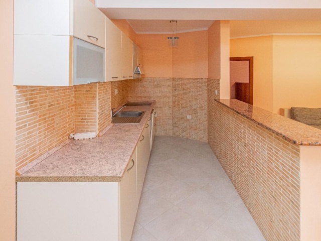 Prodaje se jednosoban stan  ,prva linija do mora.