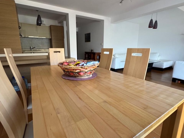 Eine luxuriöse Wohnung in ruhiger und malerischer Lage in Stoliv, Kotor, steht zum Verkauf.