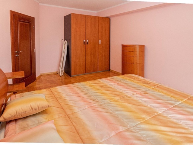 Prodaje se jednosoban stan  ,prva linija do mora.