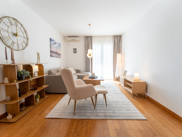 Helle Wohnung in Pržno zu verkaufen