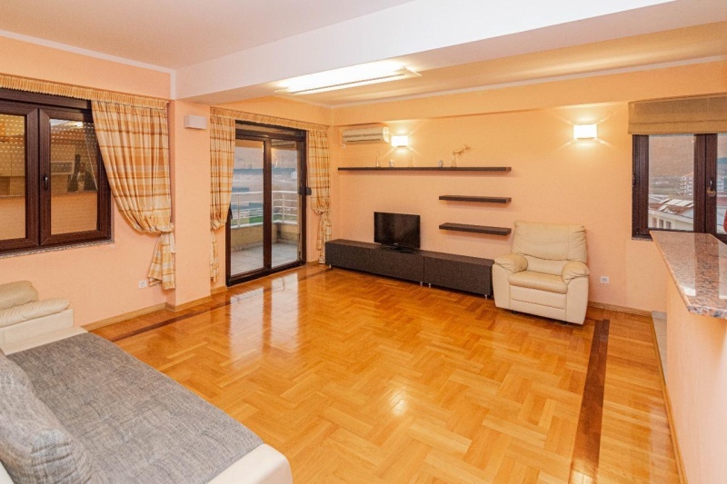 Prodaje se jednosoban stan  ,prva linija do mora.