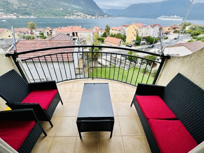 Großzügige Wohnung mit Blick auf die Bucht von Kotor – Dobrota, Daosine