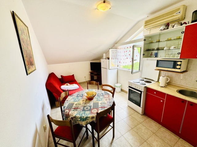 House for sale in Lepetani – First line to the sea