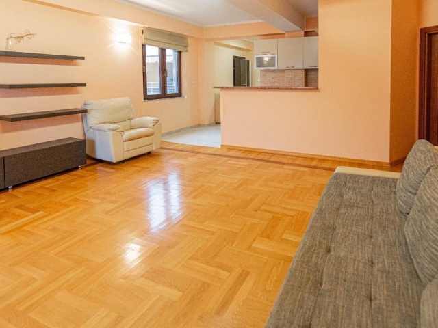 Prodaje se jednosoban stan  ,prva linija do mora.