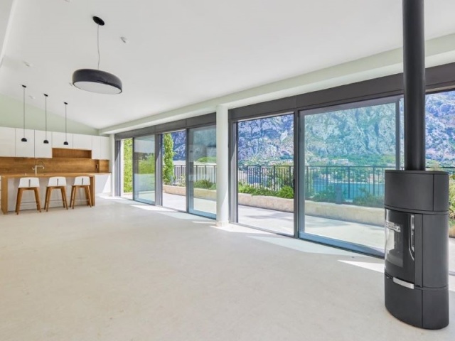 Продается шикарная Вилла Aquila с потрясающим видом на море .