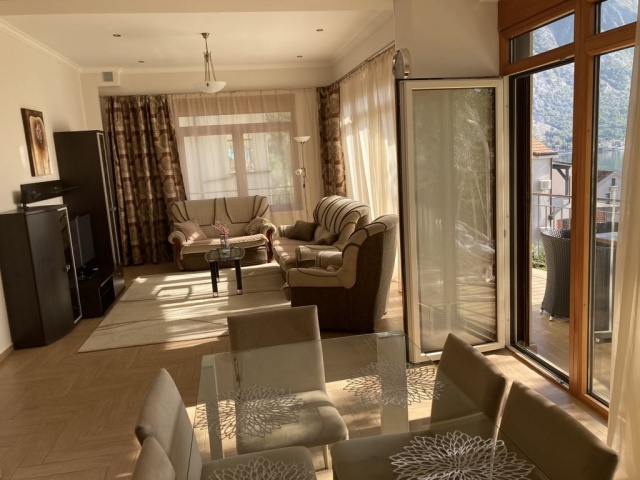 PRODAJE SE KOMLKES OD APARTMANA EDEN U ORAHOVCU ZGRADA BR.2