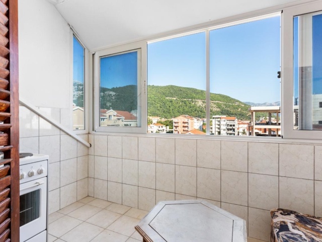 Prodaje se komforan jednosoban stan u naselju Rozino, Budva.