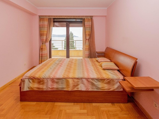 Prodaje se jednosoban stan  ,prva linija do mora.