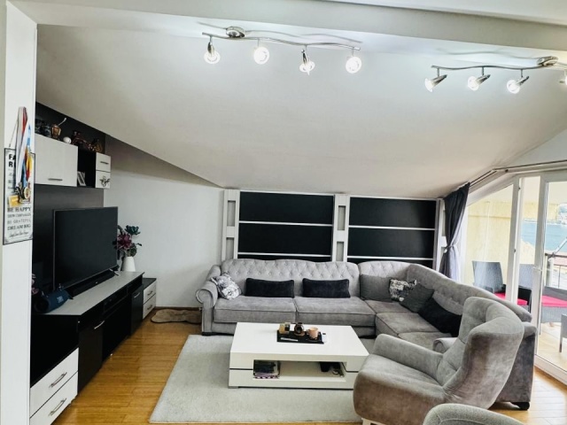 Großzügige Wohnung mit Blick auf die Bucht von Kotor – Dobrota, Daosine