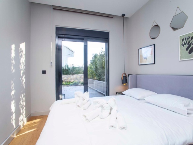 Neue Wohnung zum Verkauf direkt am Meer in Donja Lastva, Tivat!