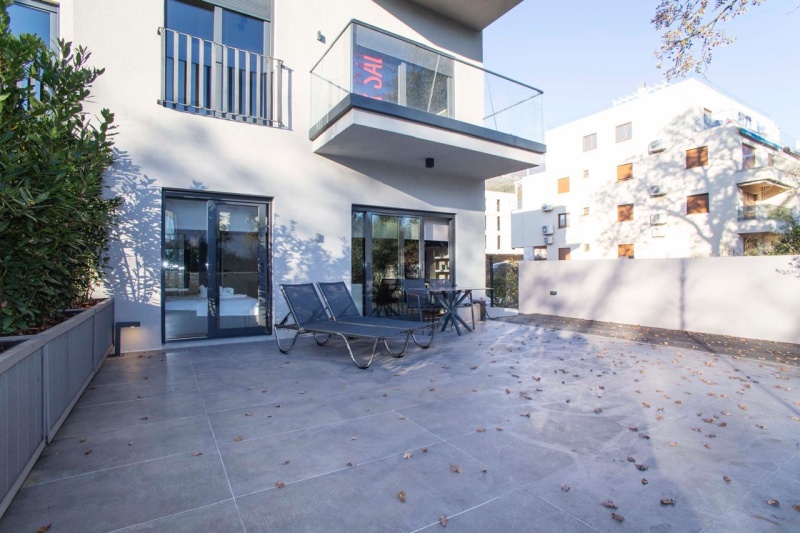 Neue Wohnung zum Verkauf direkt am Meer in Donja Lastva, Tivat!