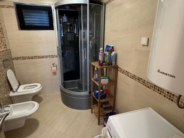 Eine luxuriöse Wohnung in ruhiger und malerischer Lage in Stoliv, Kotor, steht zum Verkauf.