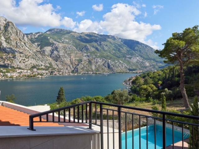 Продается Вилла Vela класса люкс с неповторимым видом на море .