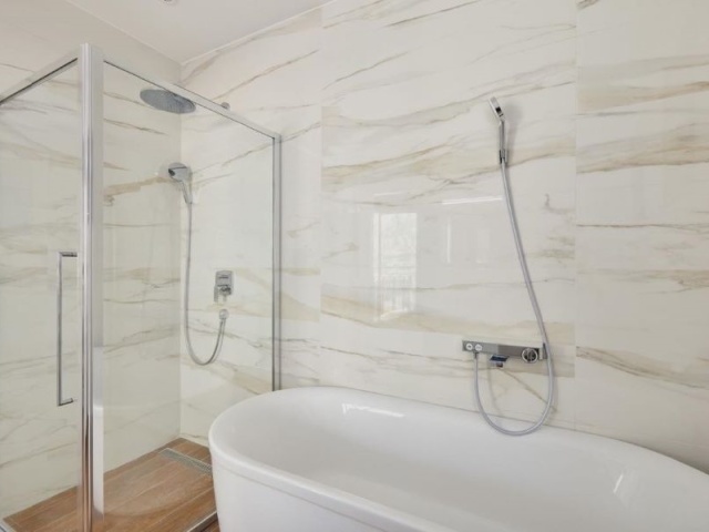 Продается Вилла Vela класса люкс с неповторимым видом на море .