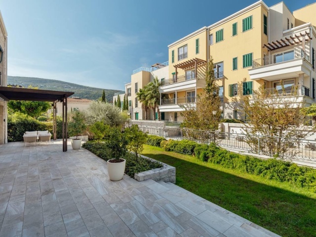 Prodaje se luksuzni dvosoban stan u PortoNovom, Herceg Novi.