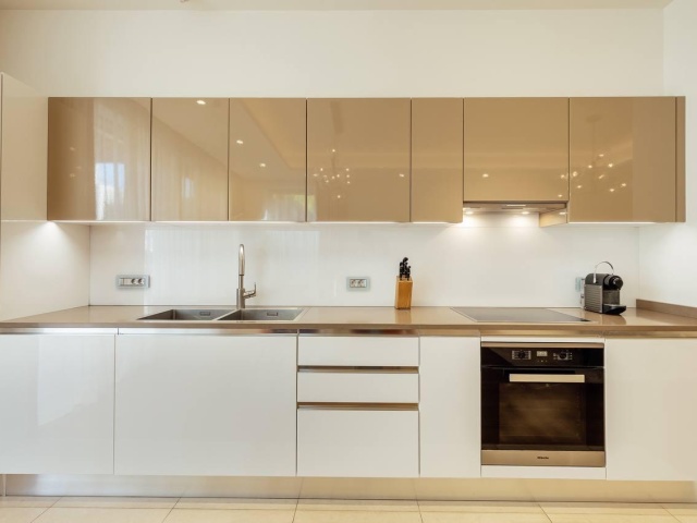 Prodaje se luksuzni dvosoban stan u PortoNovom, Herceg Novi.