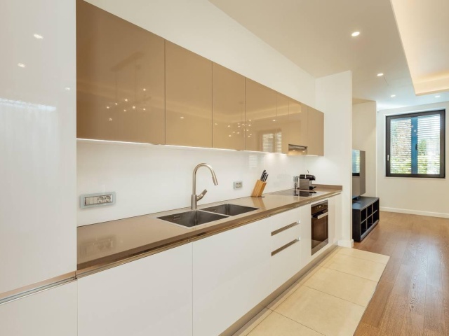 Prodaje se luksuzni dvosoban stan u PortoNovom, Herceg Novi.