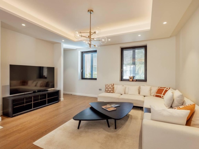 Prodaje se luksuzni dvosoban stan u PortoNovom, Herceg Novi.