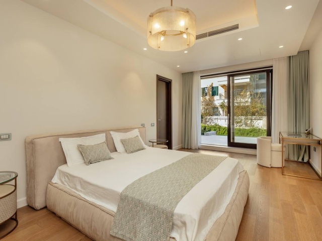 Prodaje se luksuzni dvosoban stan u PortoNovom, Herceg Novi.