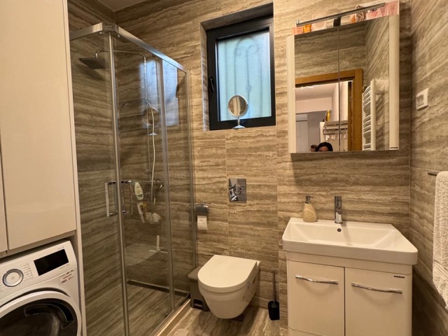 Zweizimmerwohnung in Igalo zu verkaufen, Neubau, nur 20 m vom Meer entfernt