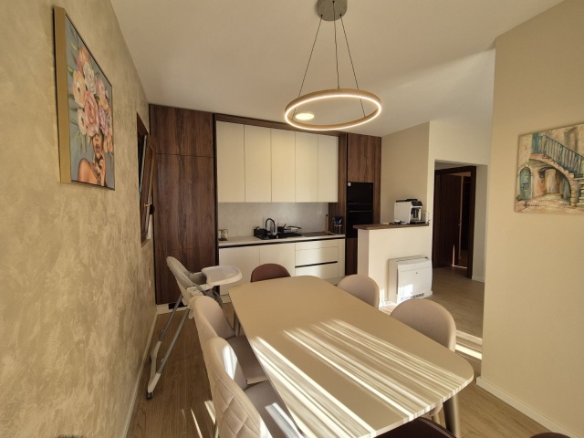 Wohnung in Radanovići zu verkaufen