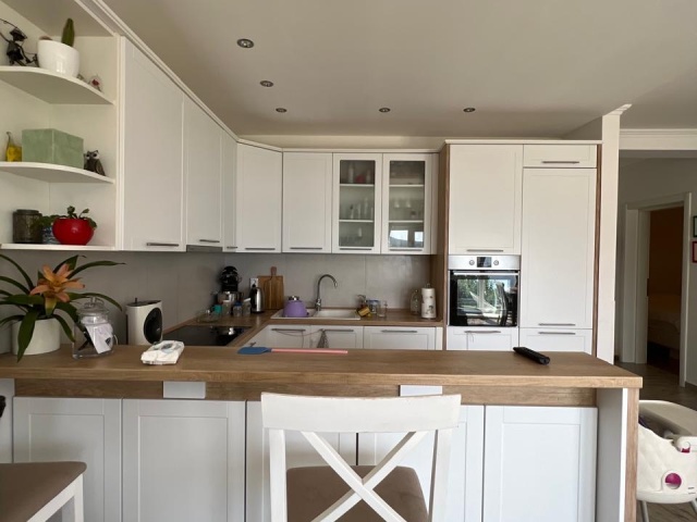 Zu verkaufen – Zweizimmerwohnung mit Garten, Garage und Pool, Baošići, Herceg Novi