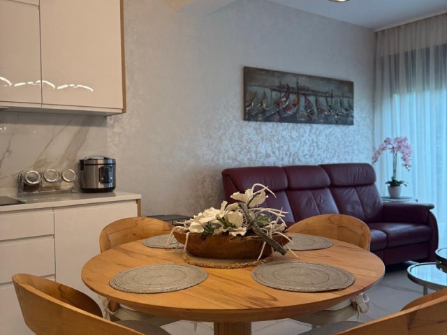 Zweizimmerwohnung in Igalo zu verkaufen, Neubau, nur 20 m vom Meer entfernt