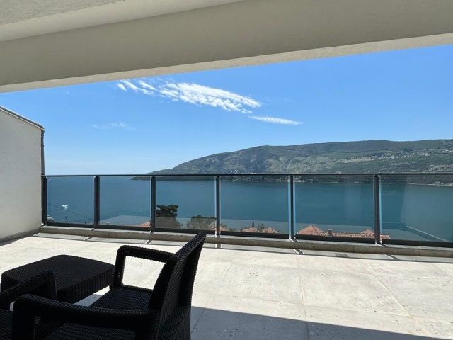 Продаётся комфортная квартира в Игало с видом на море