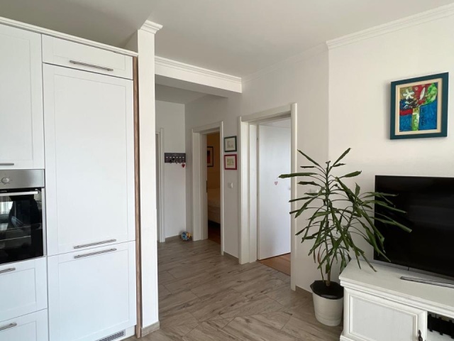 Zu verkaufen – Zweizimmerwohnung mit Garten, Garage und Pool, Baošići, Herceg Novi