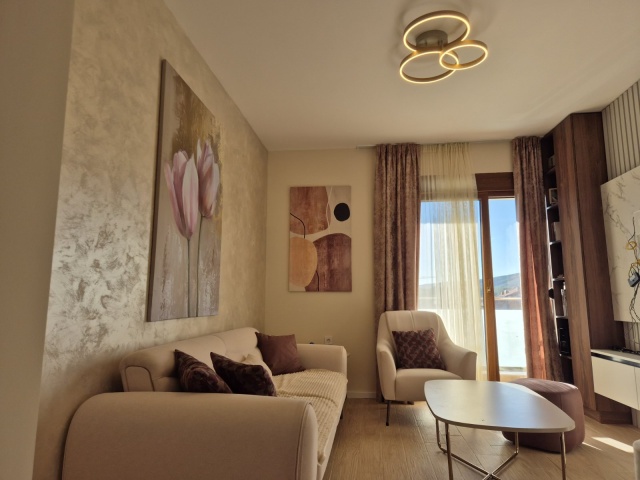 Wohnung in Radanovići zu verkaufen