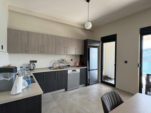 Продаётся комфортная квартира в Игало с видом на море