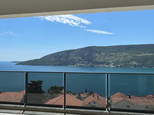 Продаётся комфортная квартира в Игало с видом на море