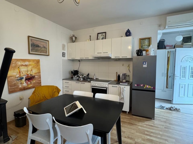 Продается уютный домик недалеко от моря .