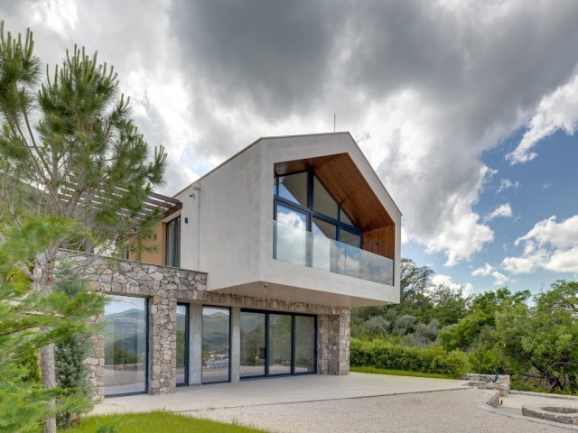 Продаются две современные виллы на Луштице