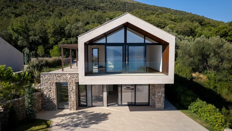 Продаются две современные виллы на Луштице