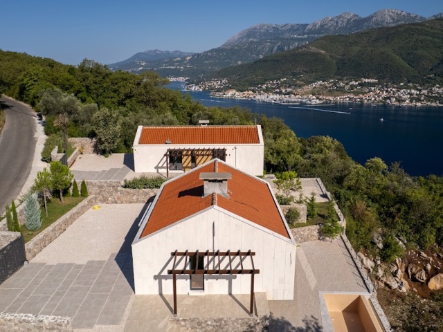 Продаются две современные виллы на Луштице