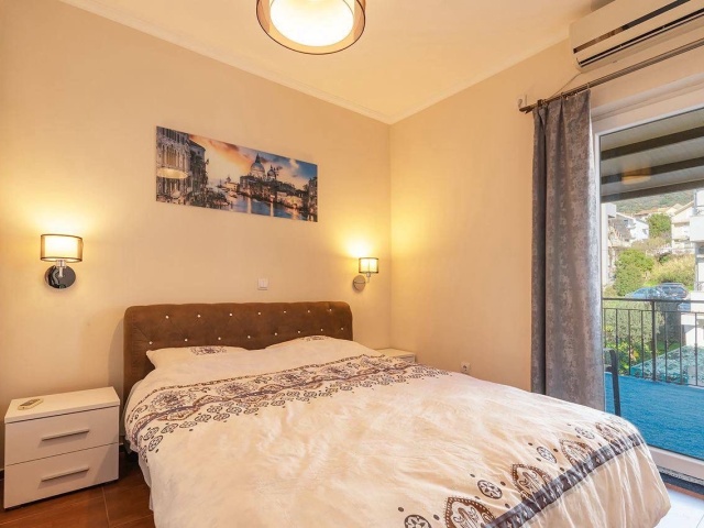 Prodaje se stan u centru Tivta