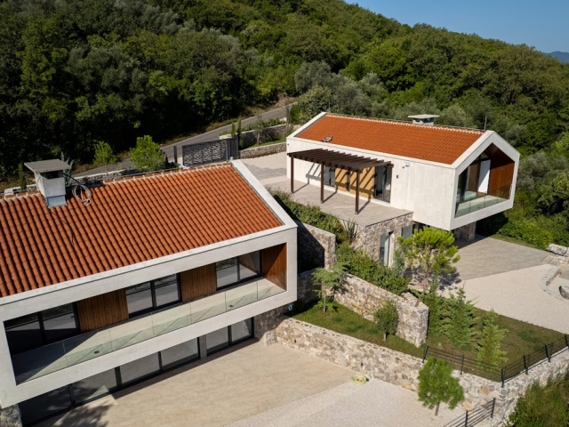 Продаются две современные виллы на Луштице