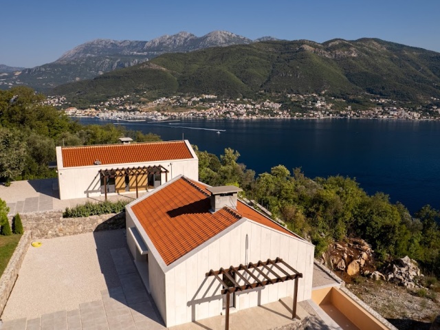 Продаются две современные виллы на Луштице