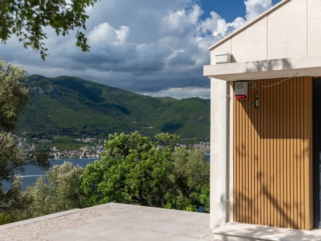 Продаются две современные виллы на Луштице